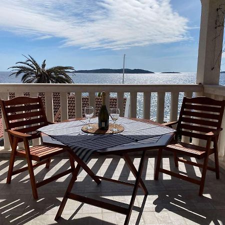 Apartments Vis By The Sea Екстер'єр фото